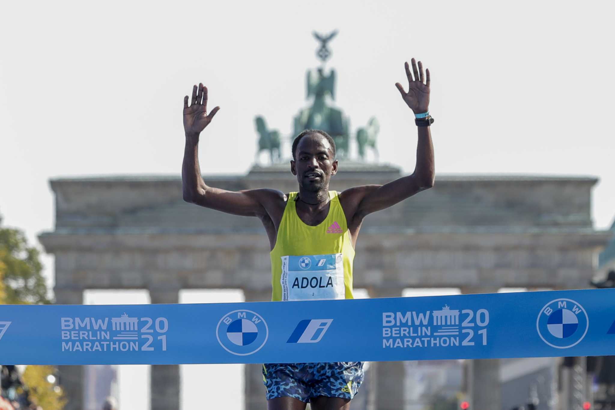 Gay Adola de Etiopía ganó el Maratón de Berlín, Bekele ganó el tercer lugar