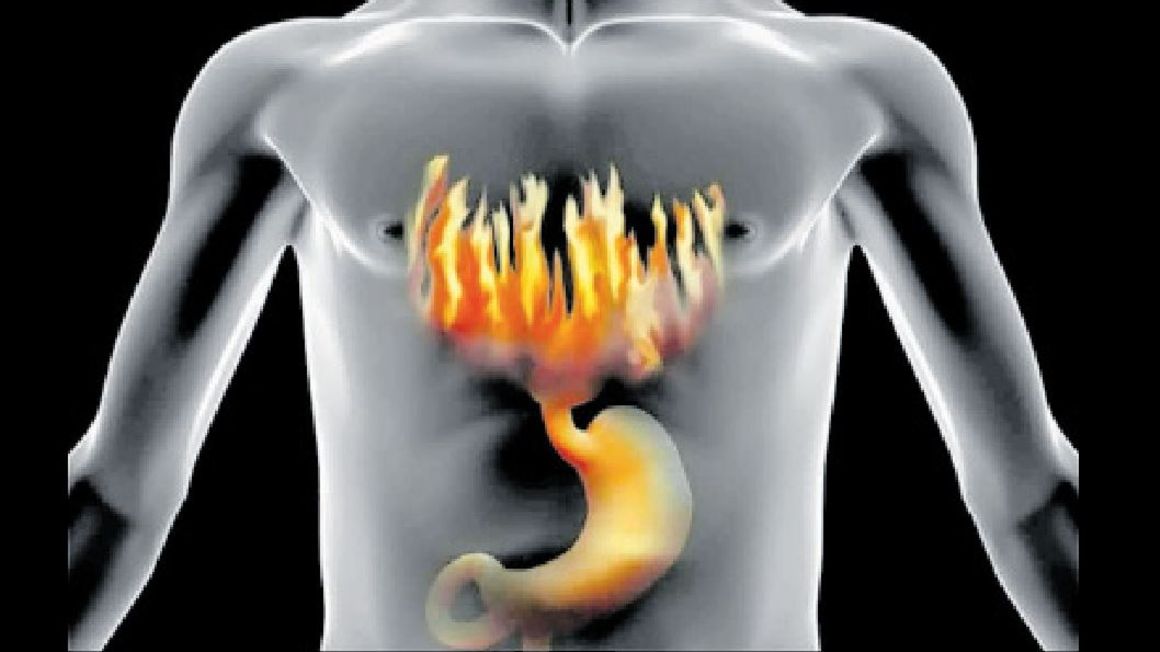 pain in centre of chest between breasts pain in centre of chest between breasts