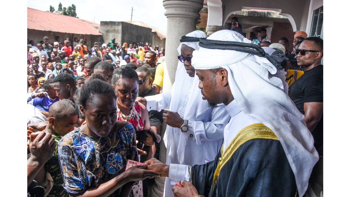 Diamond Platnumz yahaye ubufasha abaturage bo ku ivuko