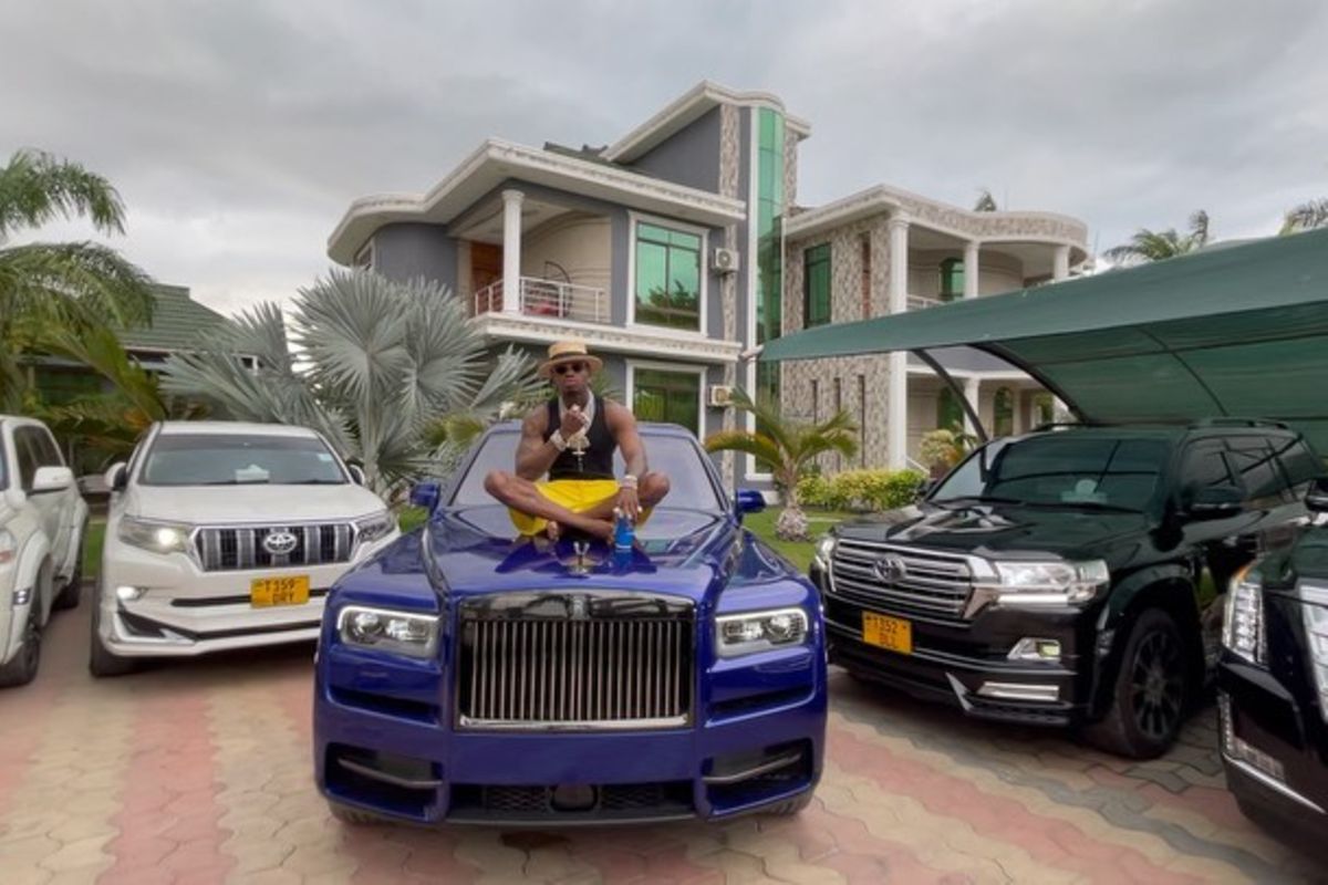 Diamond Platnumz splashes over Sh800 million on a new Rolls Royce | The  Citizen