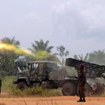 Congolese troops throw a missile during a fight against rebels of ADF-Nalu.
