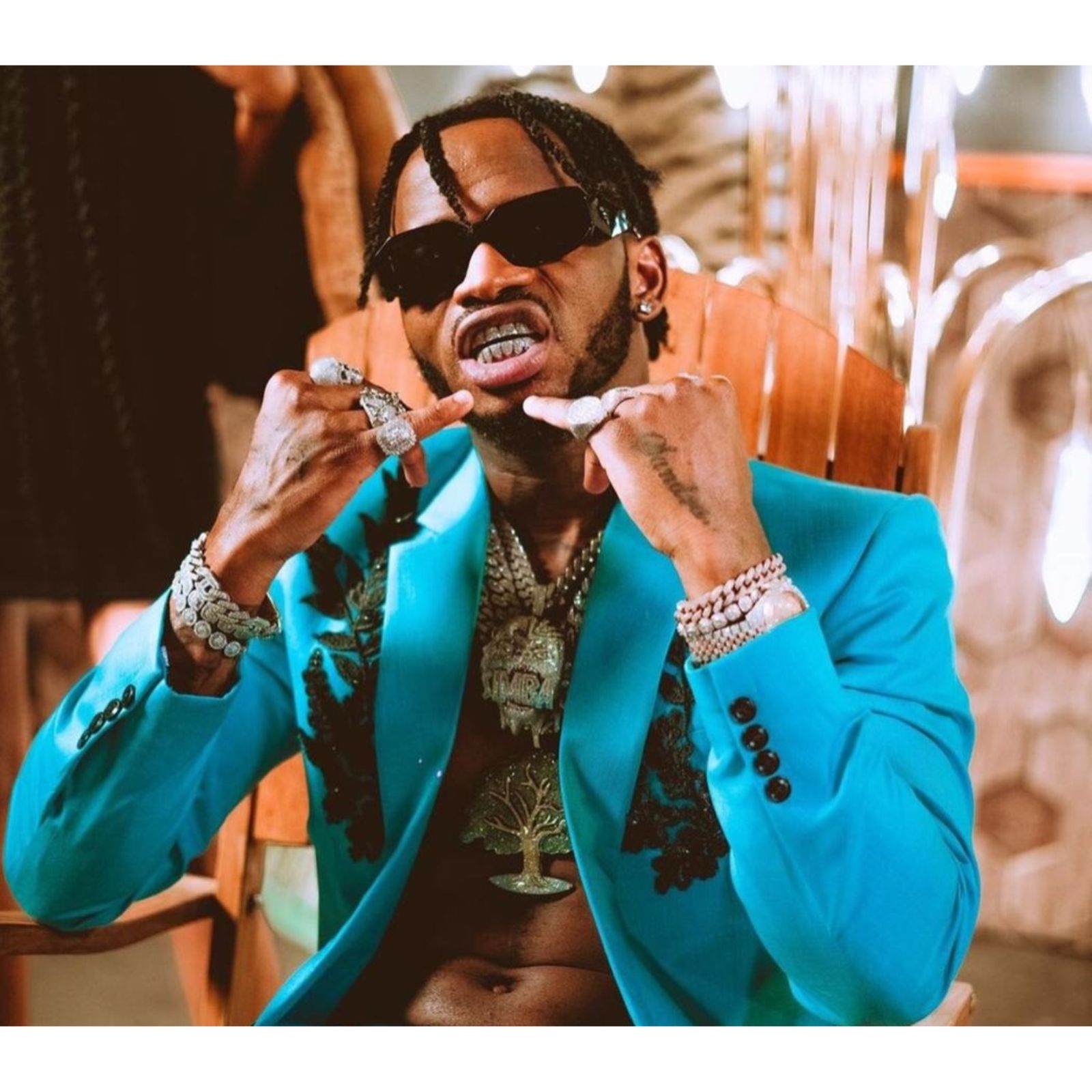 Diamond platnumz shop 1 billion views