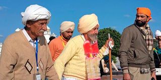 Indian Sikh labourer Sika Khan with his elder brother Sadiq Khan from Pakistan