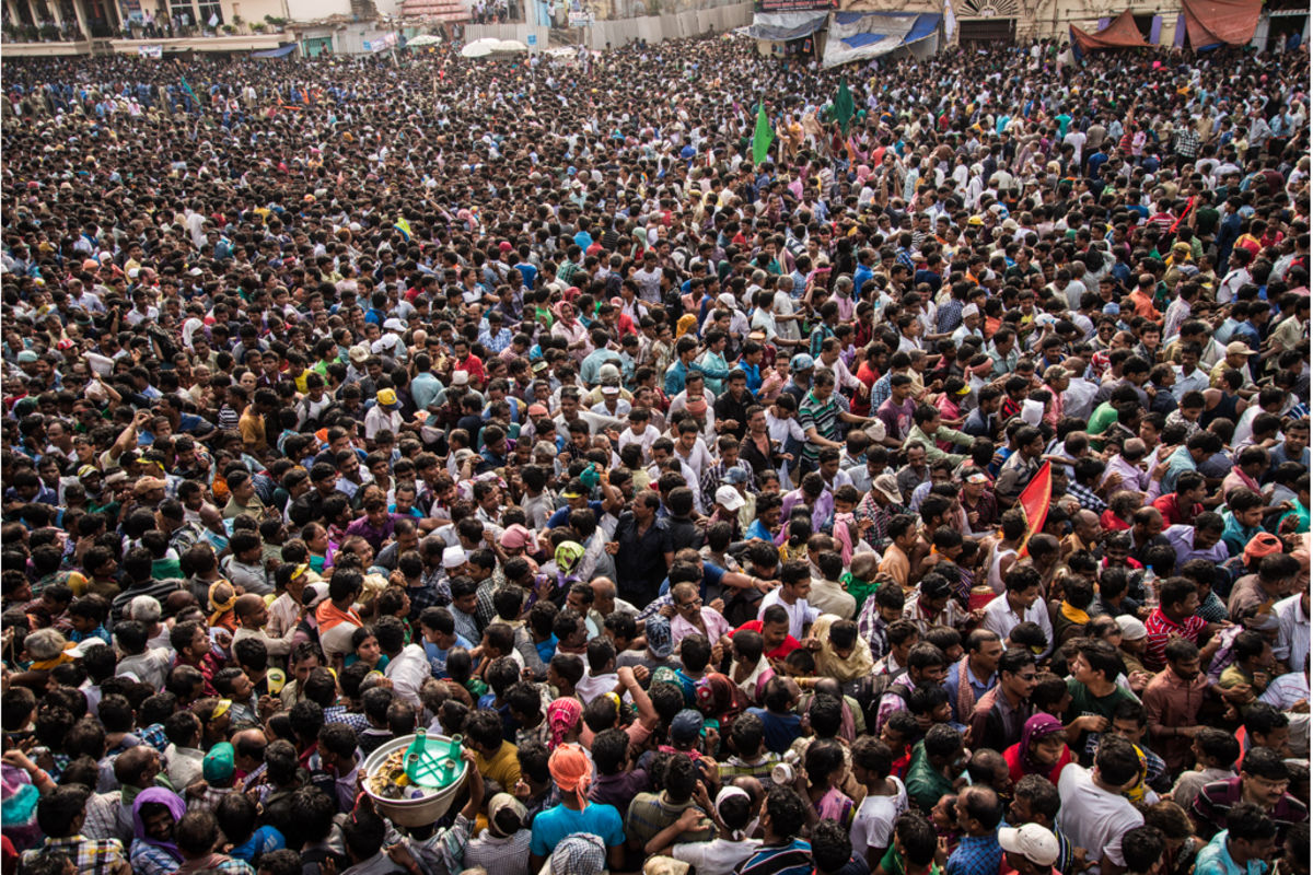 На земле 7 миллиардов людей. World population of 8 billion people. Восемь миллиардов человек. Млрд человек. Население планеты.