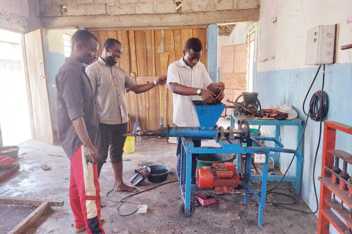 New innovation turns sugarcane scraps into clean fuel for cooking