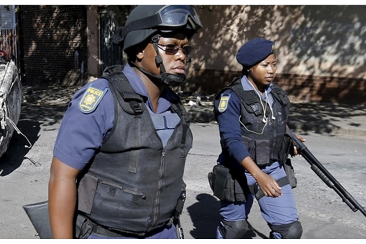 South Africa arrests four men heading to fight for Russia