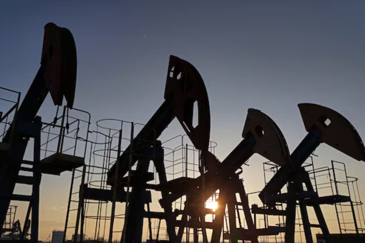 Oil steadies as market weighs US fuel stocks build and Venezuela impact