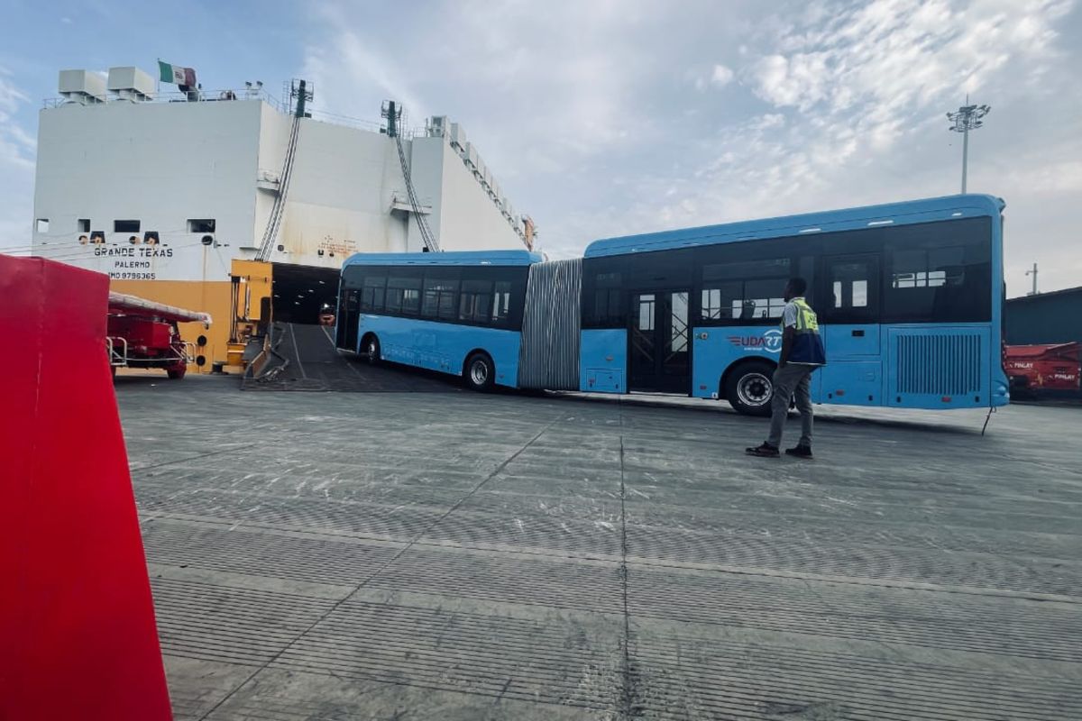 49 new BRT buses begin offloading at Dar port, set for Kimara route