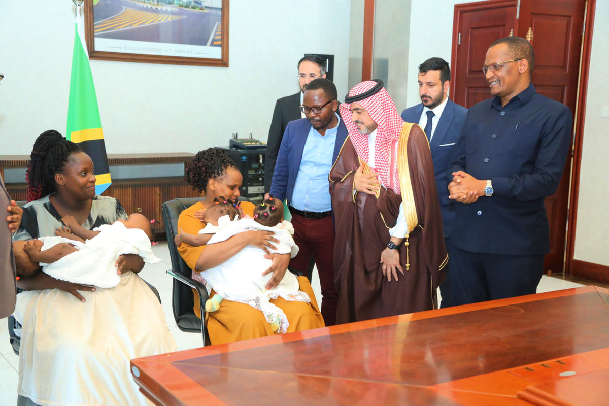 Hope as conjoined twins fly to S.Arabia for surgery