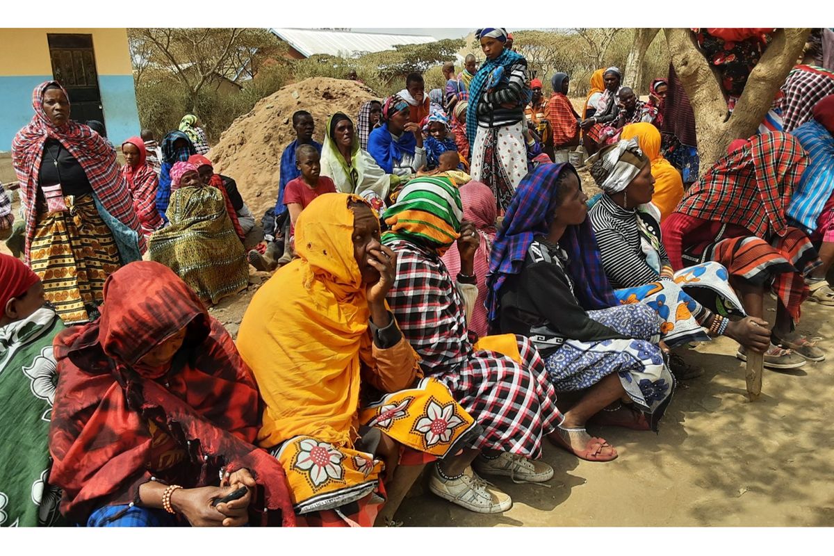 Government offers cash to poor households