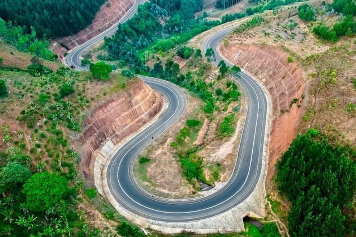 Tanzania opens six strategic road projects worth trillions to private investment