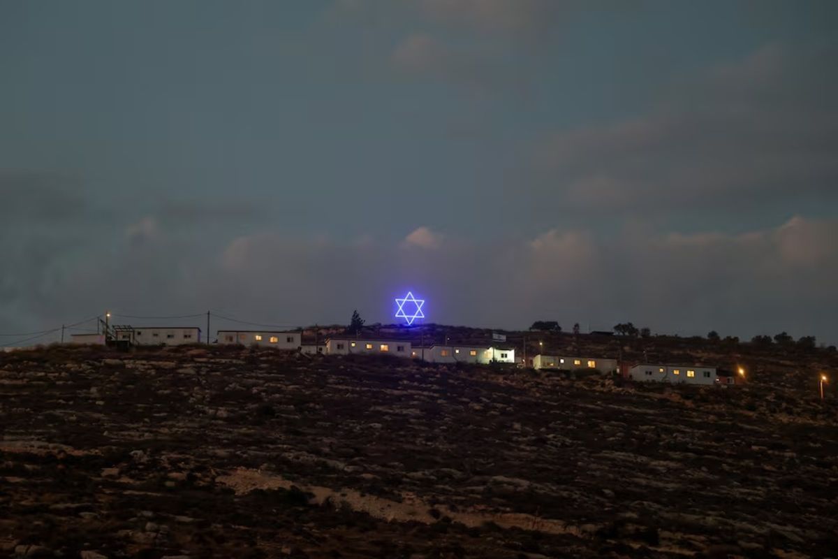 Netanyahu orders West Bank settler outposts to be removed